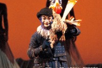 　劇団四季の初舞台にたって１０年。雲田隆弘さんは、今でも初めてミュージカル「キャッツ」を見た日の気持ちを忘れない、という。 「あの曲が流れ、ネコが躍るのを観ると、たまらないんです」。そんな彼の心をつかんで離さないものは何なのか。
