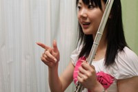 関井うららさんは東北の４年制大学を卒業後、東京に出てきて音楽専門学校に進んだ。自ら学ぶ一方、東京都内の中学・高等学校をまわって吹奏楽指導に力を入れている。彼女の吹奏楽指導に対する情熱の源は何か。